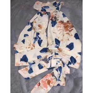 Super cute floral Summer top.